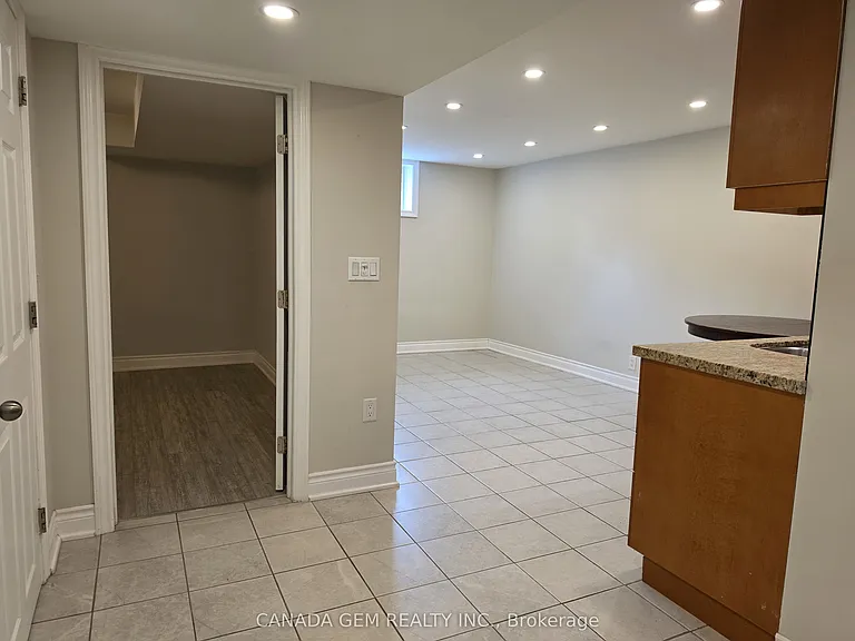 54 Clearmeadow Blvd — Photo 27