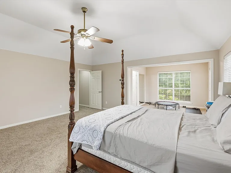 600 Raintree Cir — Photo 21