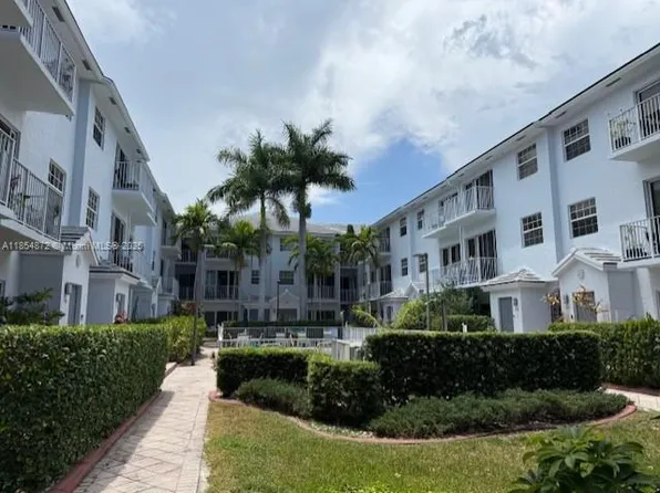 2725 NE 8th Ave, Wilton Manors, FL 33334