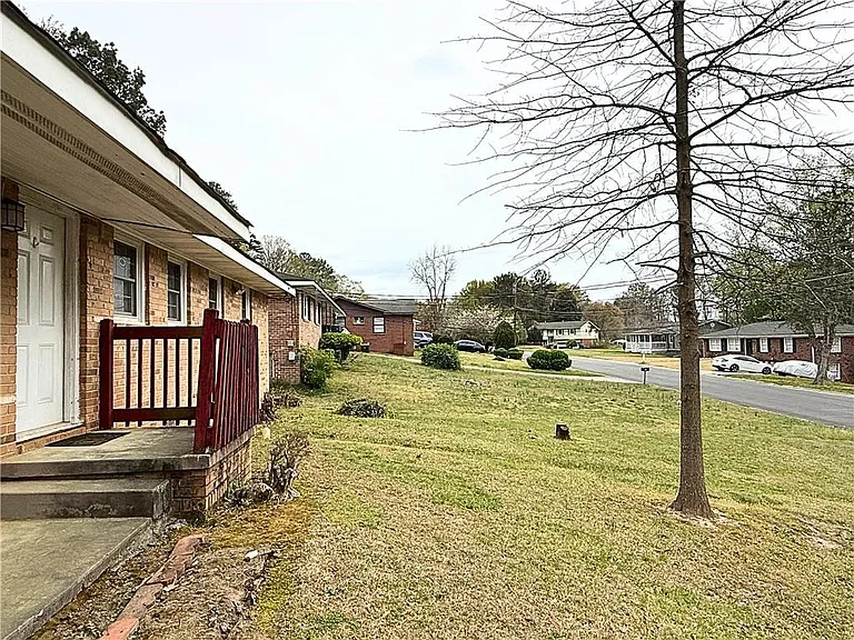 6424 Monica Dr — Photo 2
