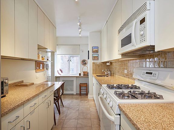 5th image of 140 E 72nd St APT 7C