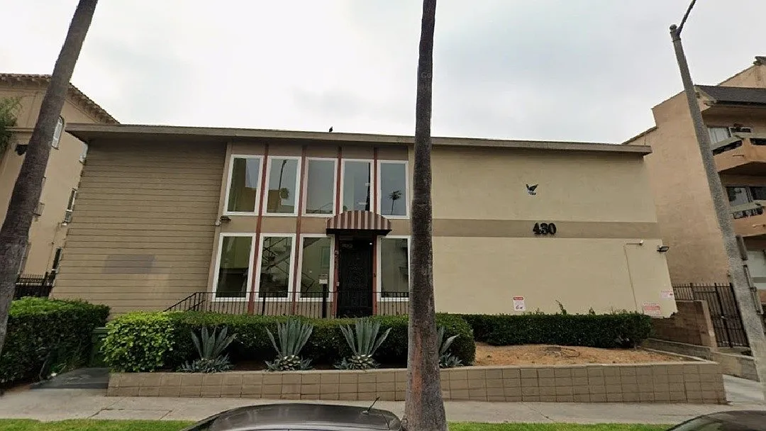 430 S Mariposa Ave — Photo 1