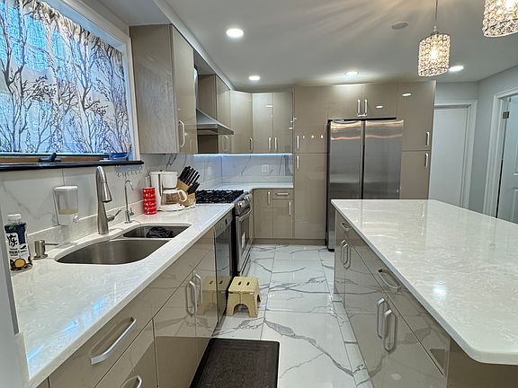 5th image of 124 Bionia Ave #1F