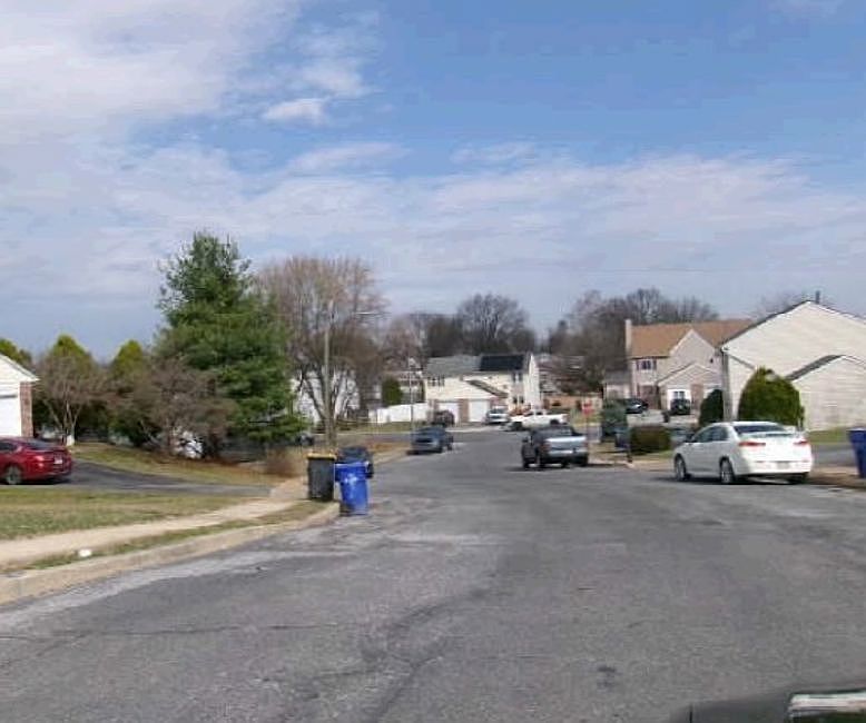 Exterior Neighborhood (street photo)