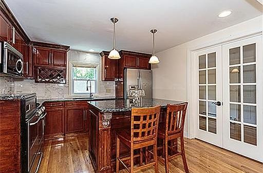 2nd image of 105 Thompson St