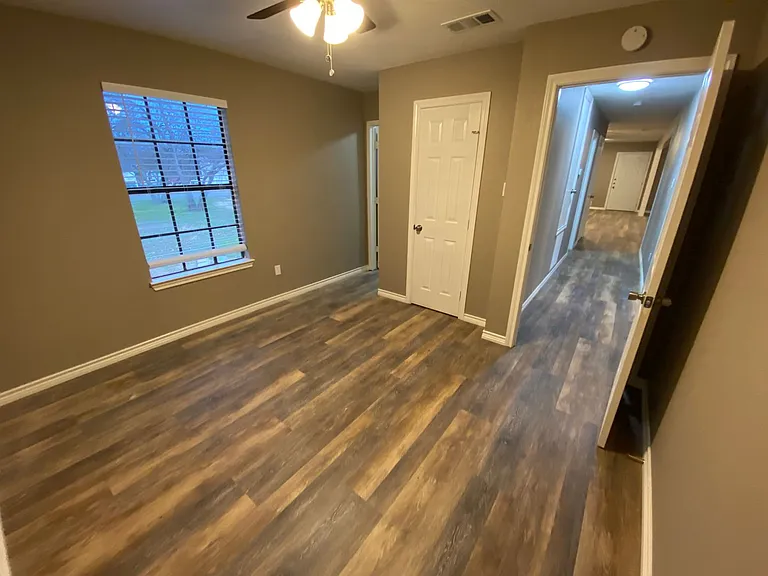 1502 Daffan Ave — Photo 11