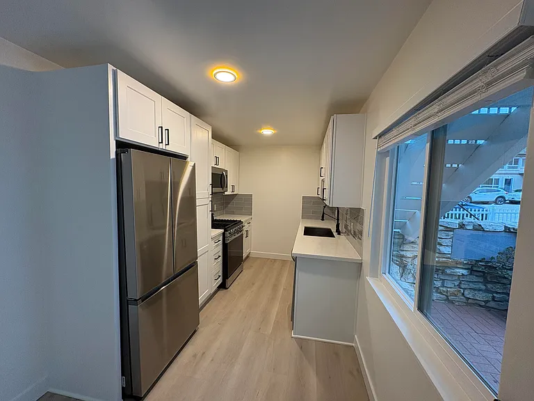 7556 Herschel Ave — Photo 10