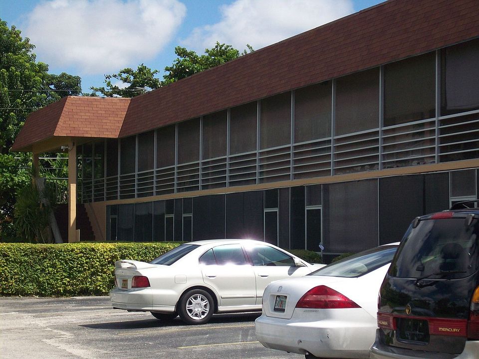 2nd image of 2837 Pierce St APT 13