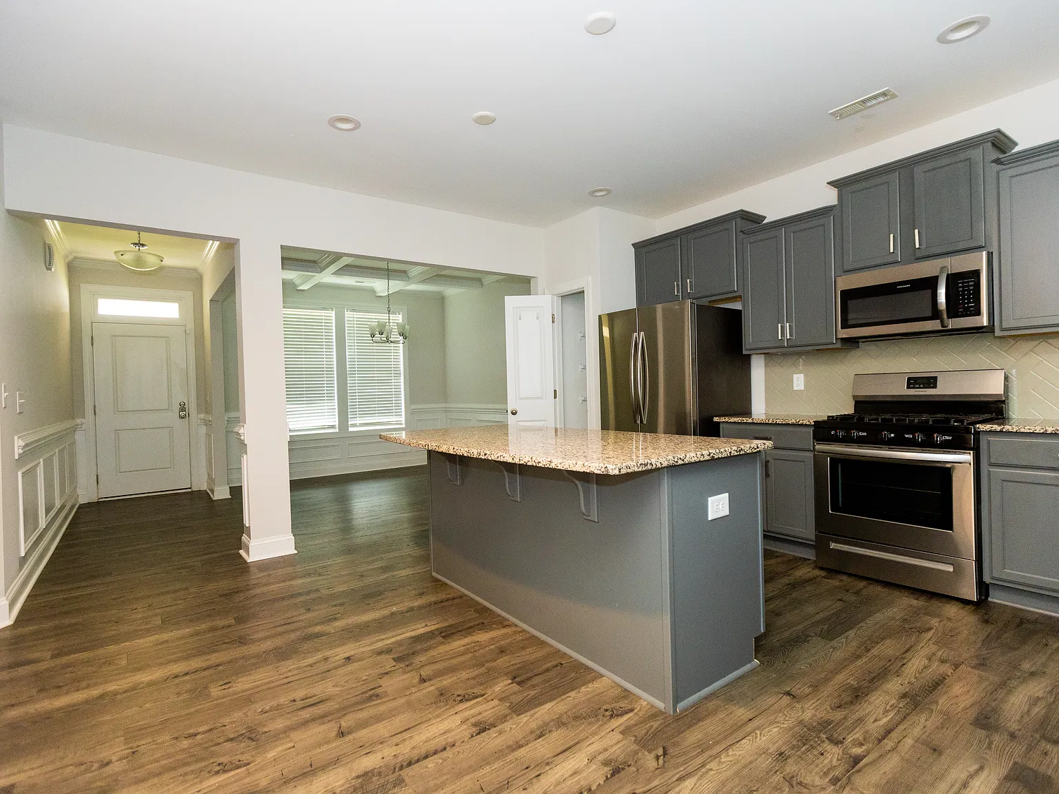 4 bed, 2.5 bath, 2450 sqft, $2,175 — Photo 4
