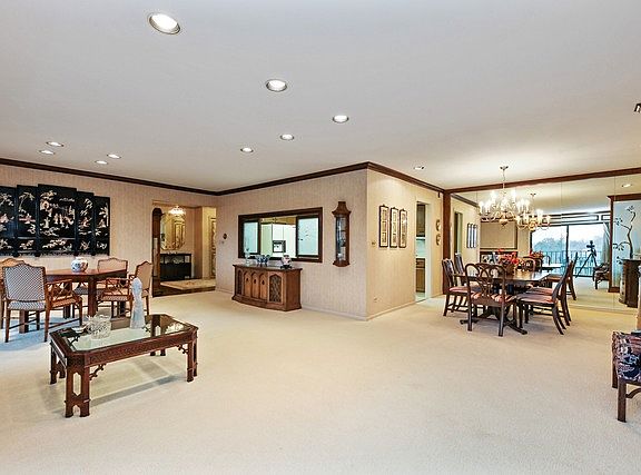 4th image of 2 Court Of Harborside APT 304