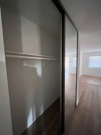 555 E Olive Ave — Photo 10