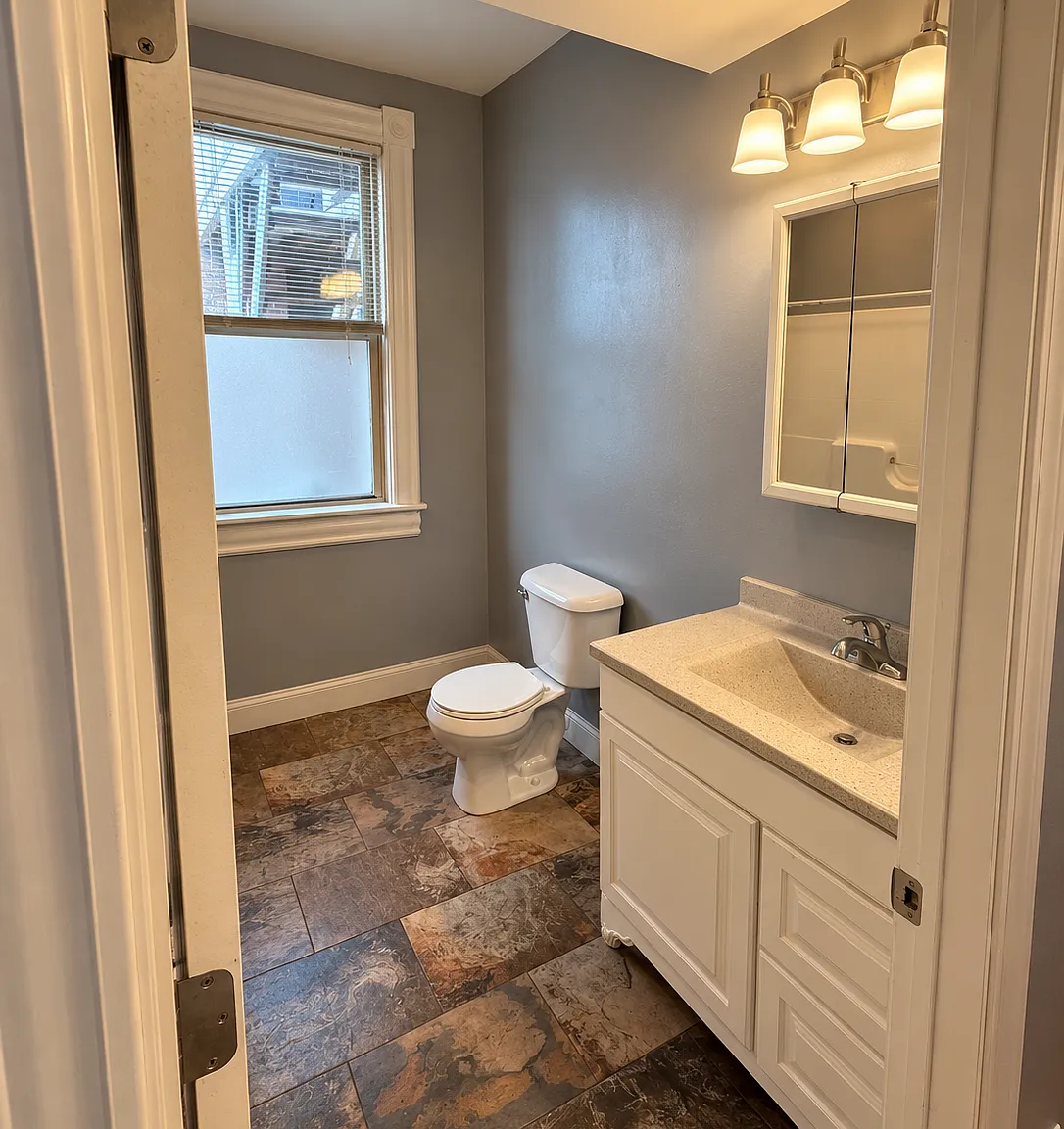Updated 2 Bed / 2 Bath Apartment in Central Dubuque — Photo 3