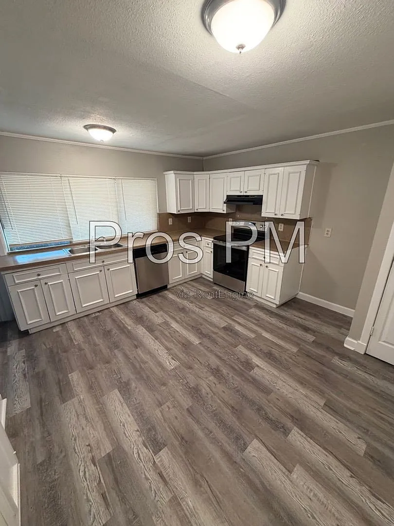 3 bed, 2.0 bath, 1446 sqft, $2,299 — Photo 2