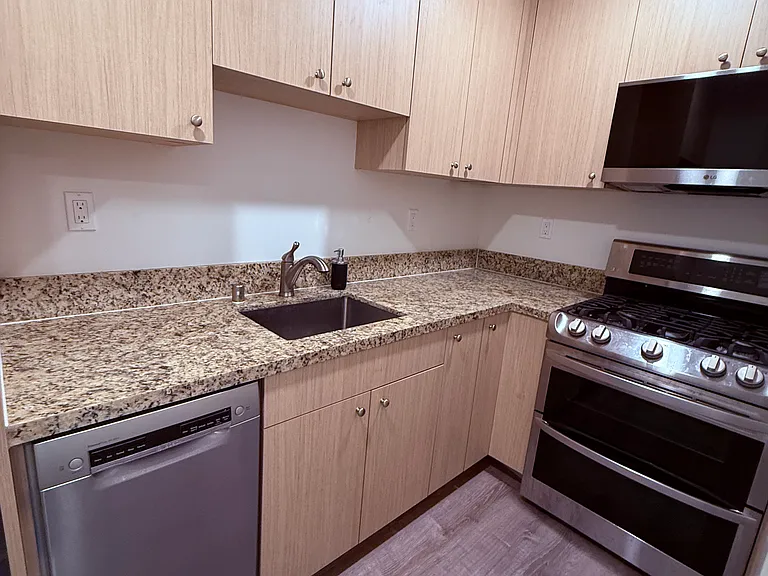 4326 Irving St #305 — Photo 4