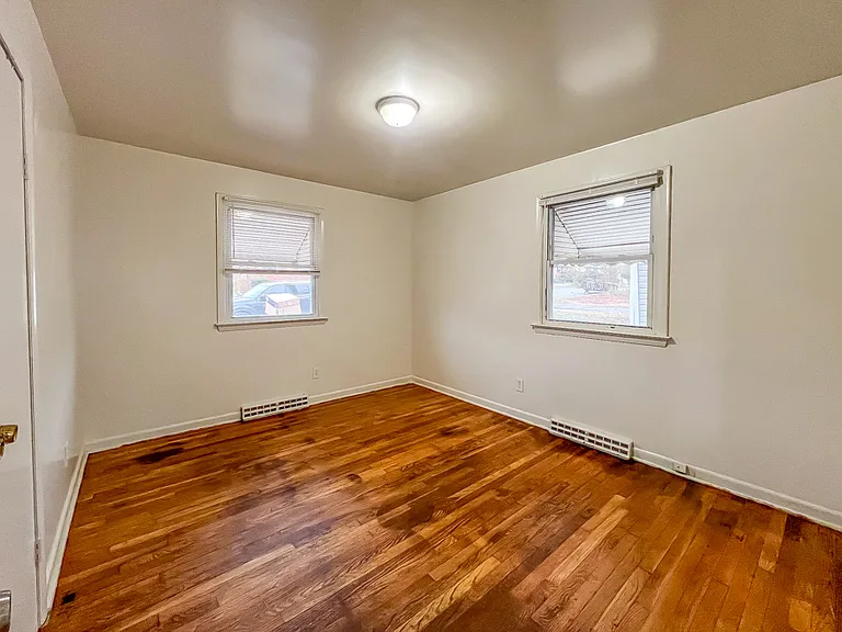 305 S 9th Ave — Photo 8