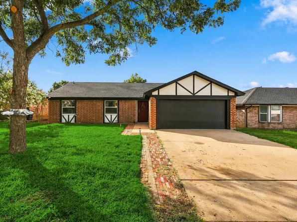 3113 Meadowmoor St, Fort Worth, TX 76133