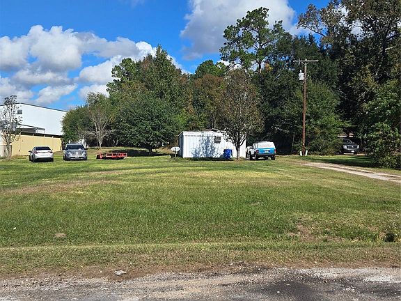 4th image of Queens Row