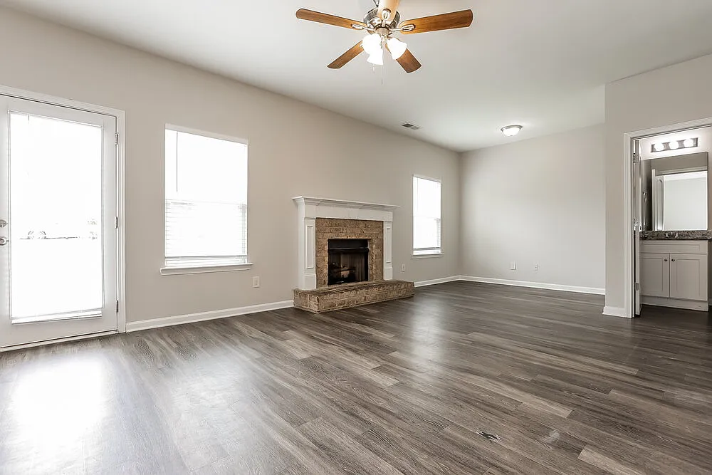 4 bed, 2.5 bath, 2104 sqft, $2,110 — Photo 4