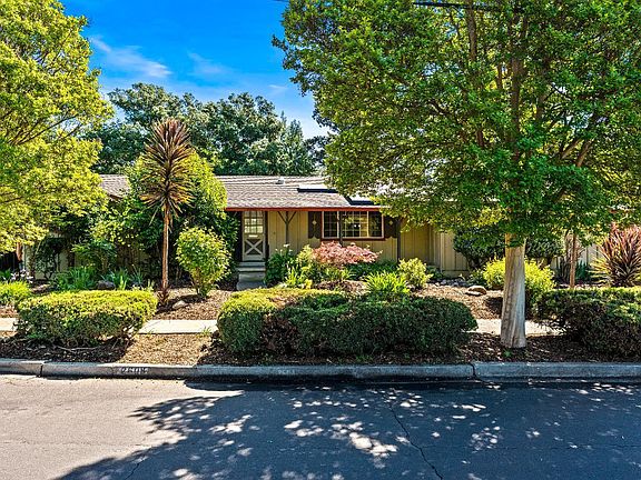 3rd image of 2608 W Pueblo Avenue