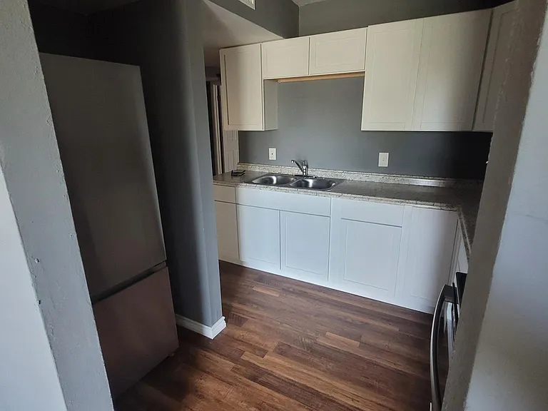 527 E Caney St #G — Photo 7