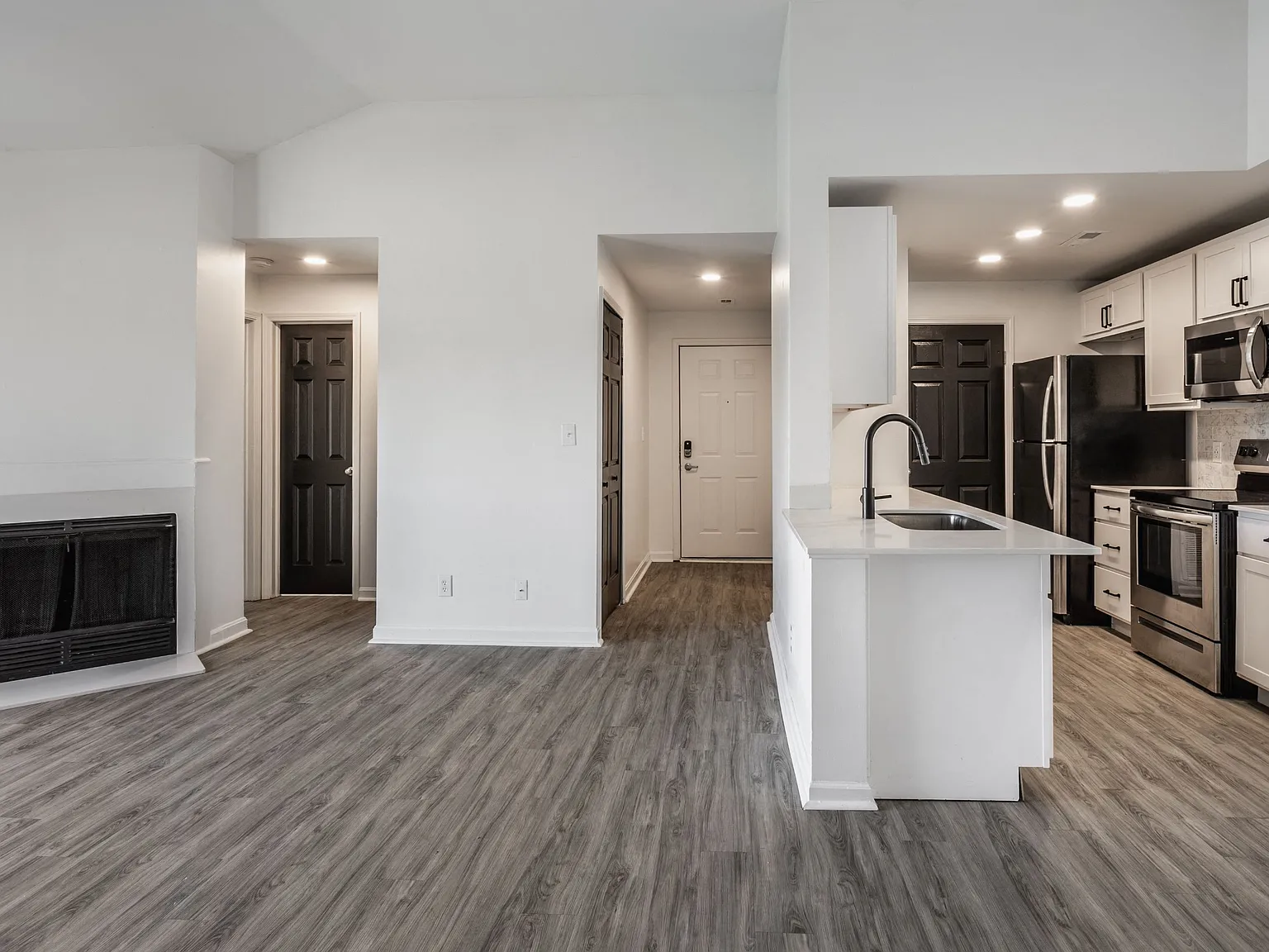 Sundance Apartments — Photo 3