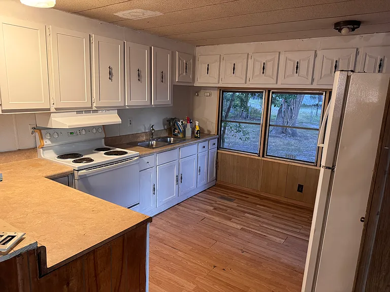 37529 Waverly Ave — Photo 2