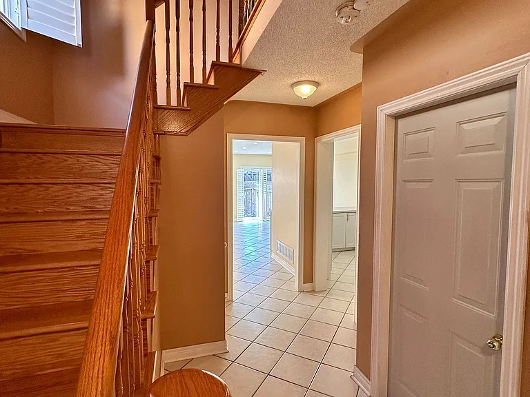 141 Foxchase Ave — Photo 5
