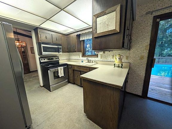 5th image of 185 Bevins Ln