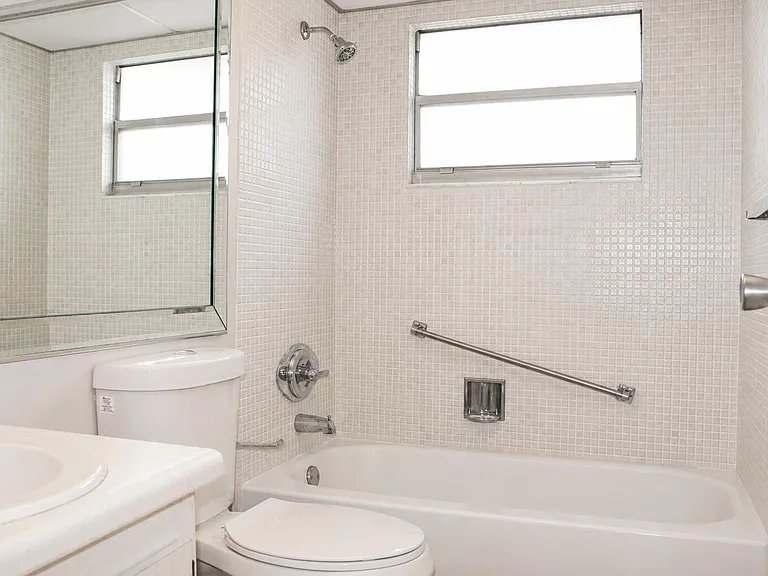 520 Brittany Ave E #K — Photo 19