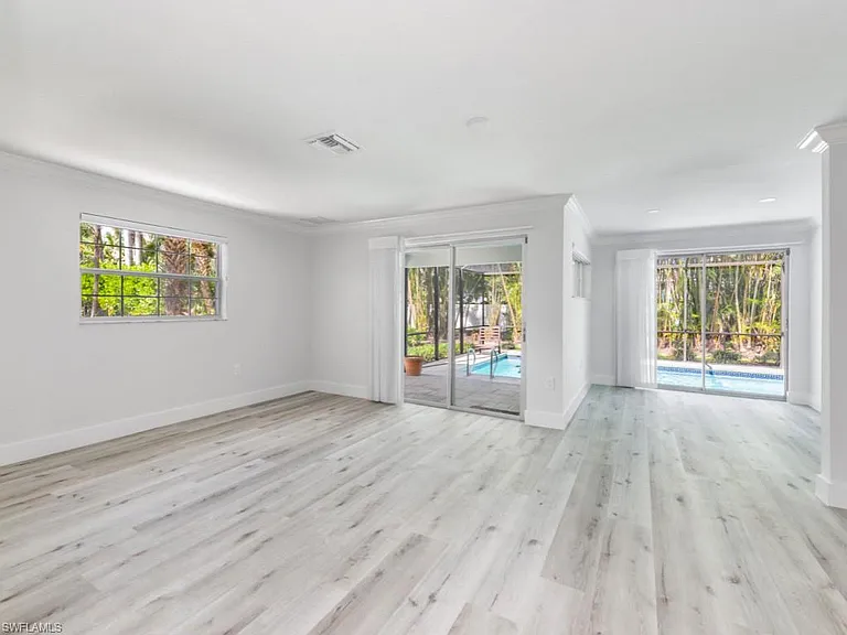 1131 Crayton Rd — Photo 12