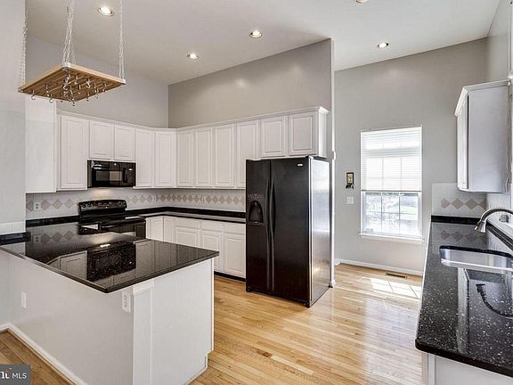 2nd image of 5295 Ballycastle Cir