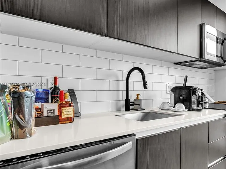 398 NE 5th St #Penthouse 4701 — Photo 48