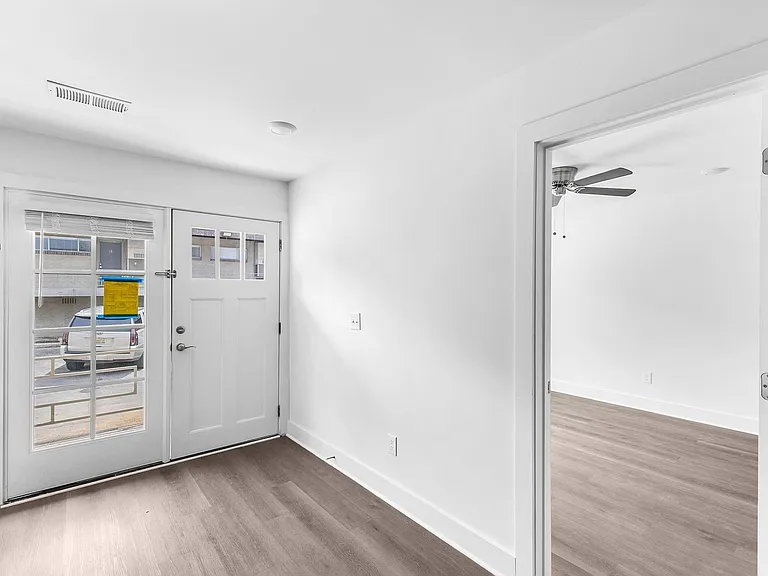 Clairview Apartments — Photo 18