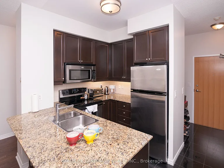 736 Spadina Ave #417 — Photo 5