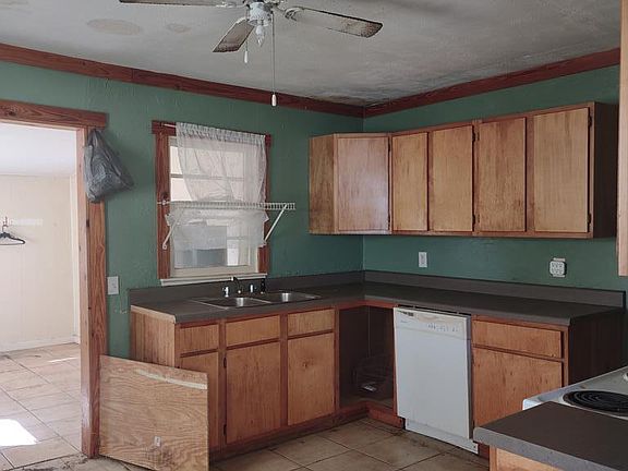 2nd image of 1522 Grove St