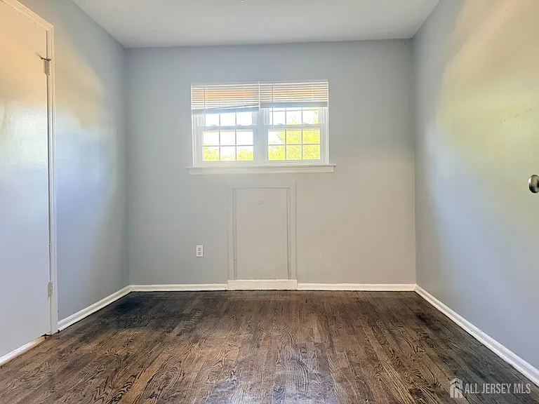 128 College Dr — Photo 6