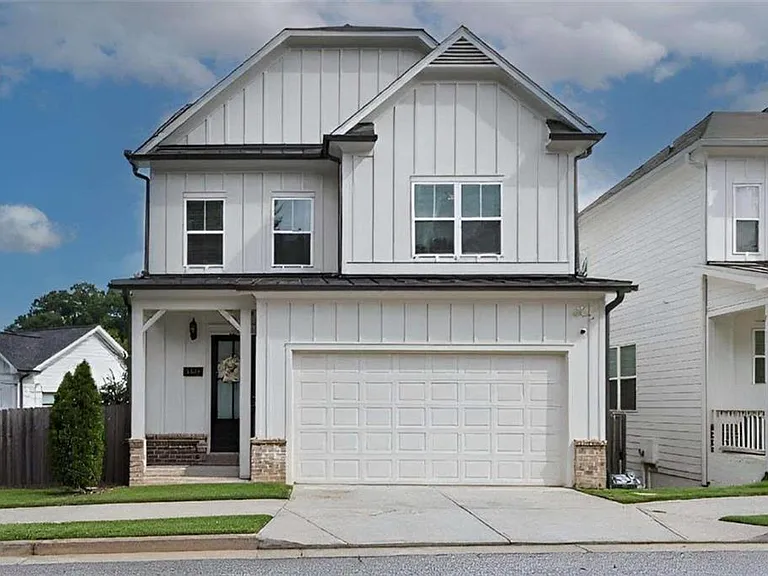 1860 Commons Pl NW — Photo 1
