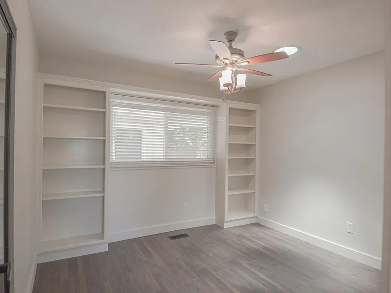 1321 Astoria Dr — Photo 44
