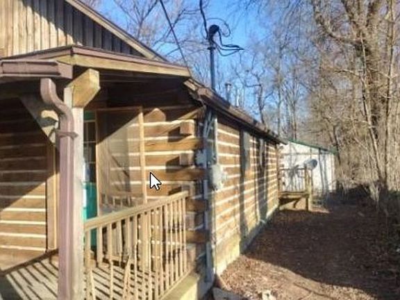 2nd image of 107 E Locust Grove Rd