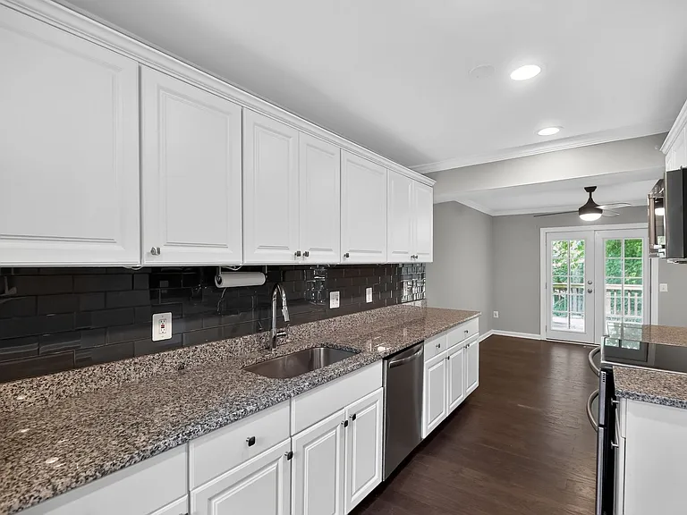 6176 Martins Landing Ct — Photo 5