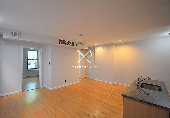 3rd image of 382 Montgomery St APT 2B