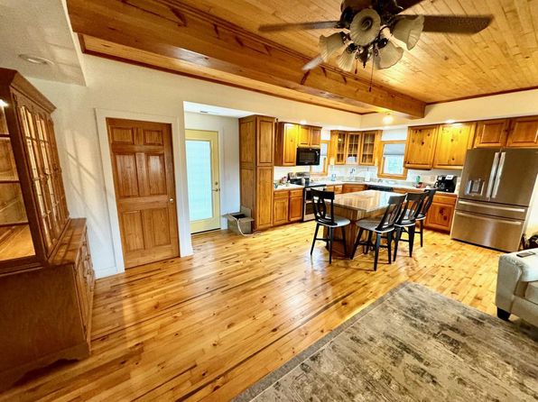 N8415 Branch ROAD, Ixonia, WI 53036