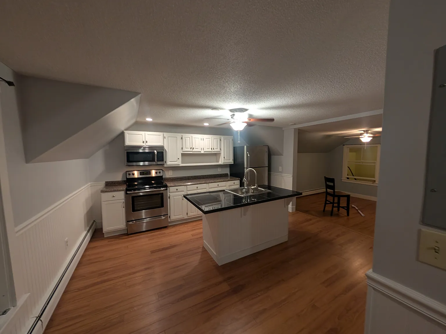 1 bed, 800 sqft, $1,600 — Photo 2