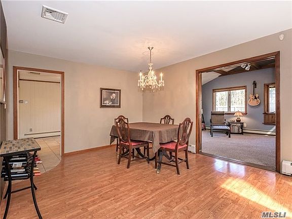 5th image of 7 Sheppard Ln