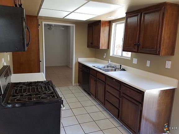 4th image of 2570 W Hamilton Ave