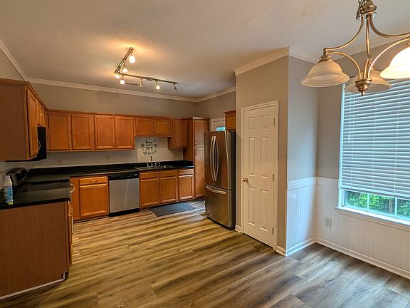 3rd image of 370 Brentwood Dr