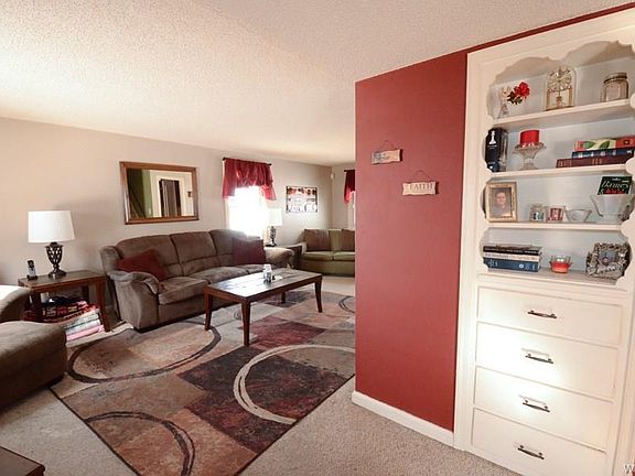 3rd image of 1735 Colvin Blvd