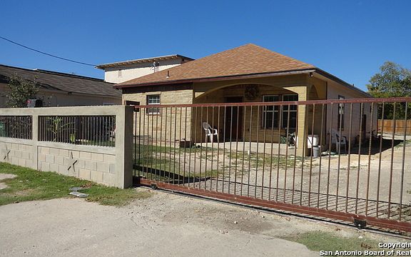 2nd image of 2211 Colima St