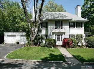 21 Ridge Dr E, Great Neck, NY 11021