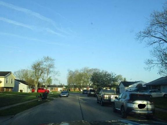 Exterior Neighborhood (street photo)